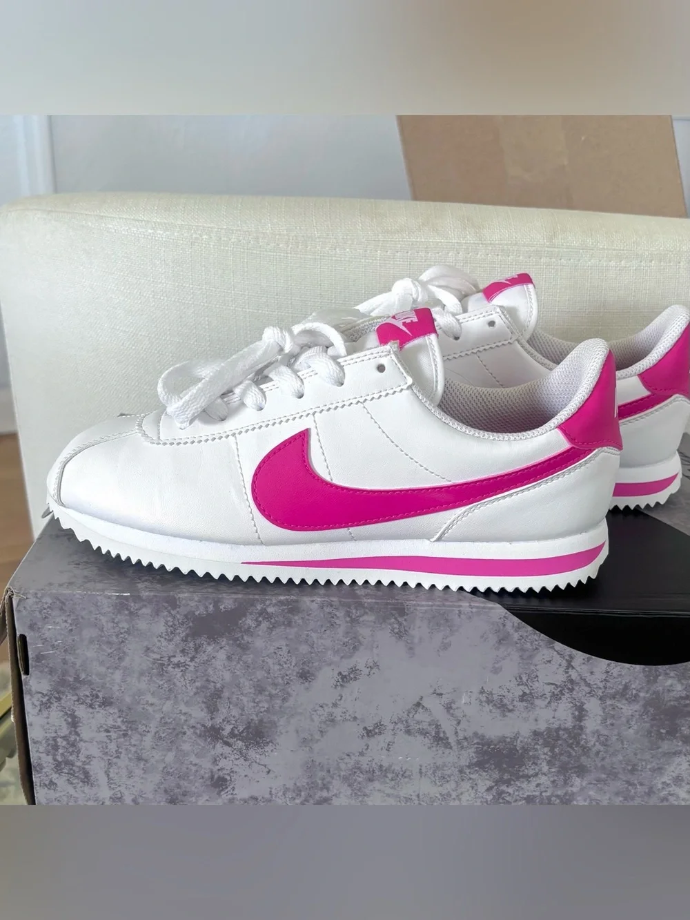Nike Cortez White Active Fuchsia Pink GS 6Y Womens 7.5 Sneakers 904764-109